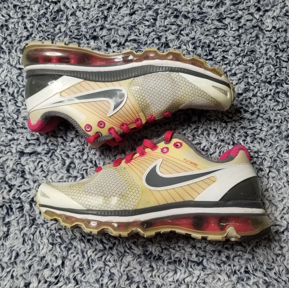 Nike Air Max Flywire Women’s Sneakers
